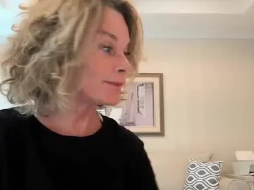 your_dolls – webcam model profile photo Image 8