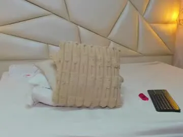 icyhoneybite – webcam model profile photo Image 5