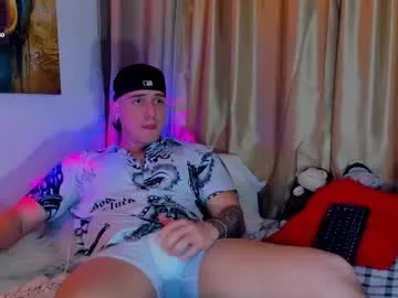 theowonder – webcam model profile photo Image 14