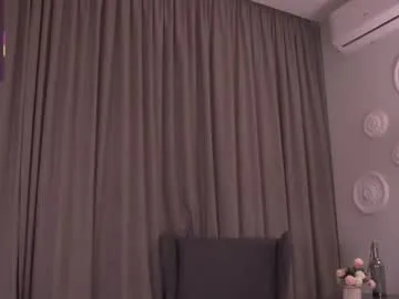 gina_akemi – webcam model profile photo Image 14