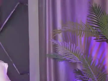 IngridSaint – webcam model profile photo Image 7