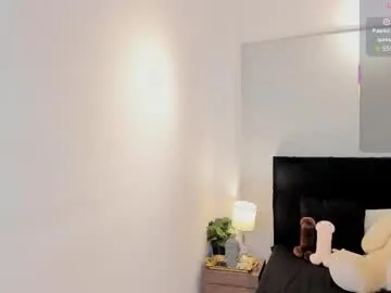 crimsonkitten – webcam model profile photo Image 19