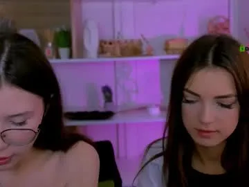 Amanda – webcam model profile photo Image 2