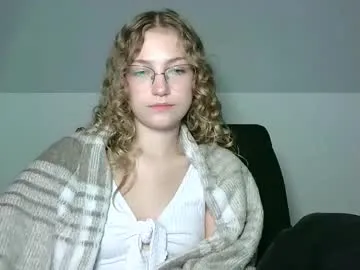 angelsofaurora – webcam model profile photo Image 13