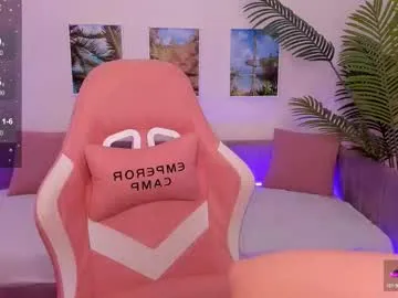 EvelynMills – webcam model profile photo Image 12