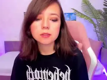 EvelynMills – webcam model profile photo Image 2