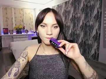 little_birdy – webcam model profile photo