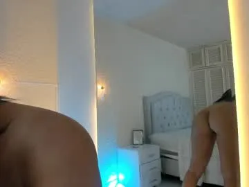 yourmommysilk – webcam model profile photo Image 11