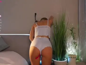 astridwet – webcam model profile photo Image 16