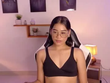 adelina_shine – webcam model profile photo Image 2