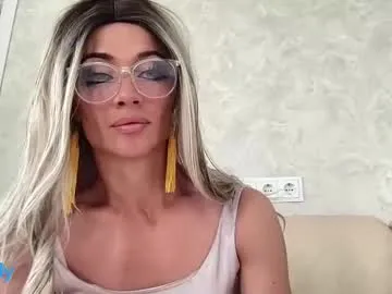 nympho_nathy_sophi – webcam model profile photo Image 9