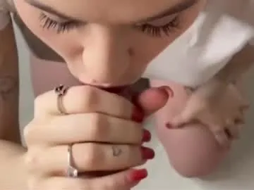 vvioleta_ – webcam model profile photo Image 2