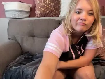 karlenegries – webcam model profile photo Image 7