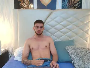 sweetyoops – webcam model profile photo Image 2