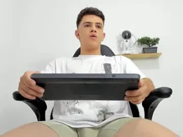 bright_diamonds_054 – webcam model profile photo Image 10