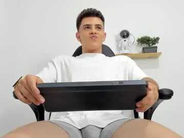 bright_diamonds_054 – webcam model profile photo Image 12