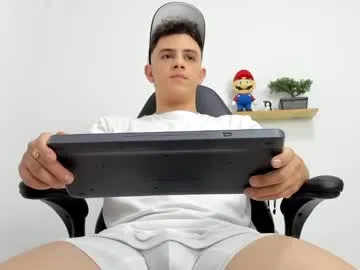 bright_diamonds_054 – webcam model profile photo Image 19