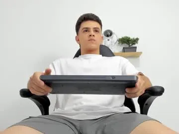 bright_diamonds_054 – webcam model profile photo Image 4