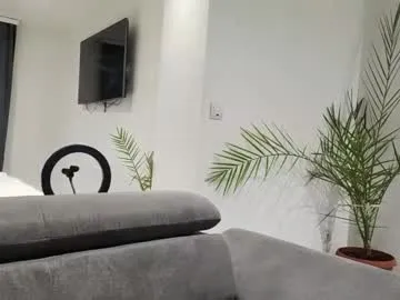 nympho_nathy_sophi – webcam model profile photo Image 6