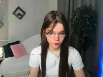 sweetyoops – webcam model profile photo Image 3