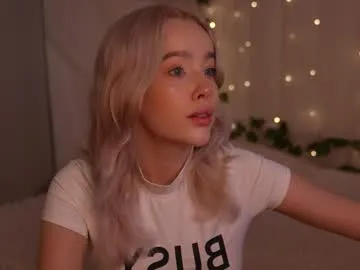 mia_purr – webcam model profile photo Image 15