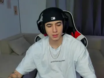 playussoftly – webcam model profile photo Image 8