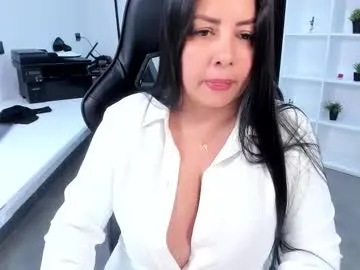 tiameakin – webcam model profile photo Image 6