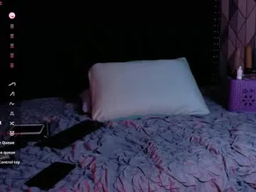 crimsonkitten – webcam model profile photo Image 14