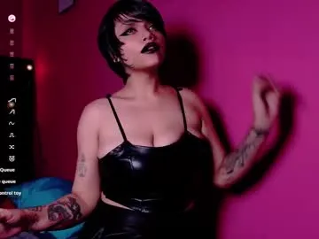 crimsonkitten – webcam model profile photo Image 2