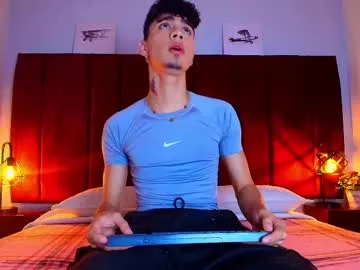 mommyswett – webcam model profile photo Image 14