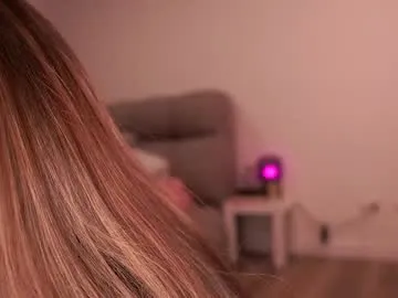 emina_woody – webcam model profile photo Image 12