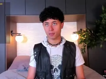 petites_perles – webcam model profile photo Image 17