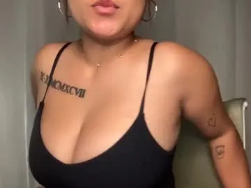 twin_cherry – webcam model profile photo Image 2