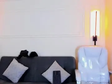 shiny_lily – webcam model profile photo Image 11