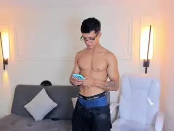 shiny_lily – webcam model profile photo Image 16