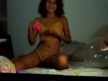 petites_perles – webcam model profile photo Image 15