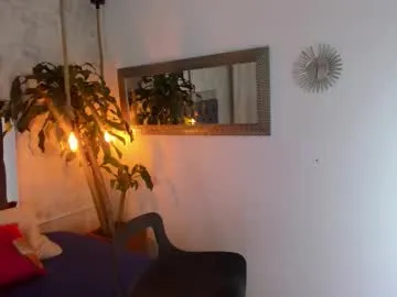 livslifee – webcam model profile photo Image 2