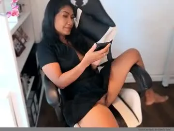 astridwet – webcam model profile photo Image 2