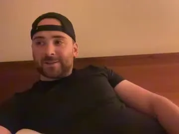 sweetyoops – webcam model profile photo Image 9