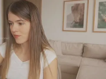 emilieliot – webcam model profile photo Image 16