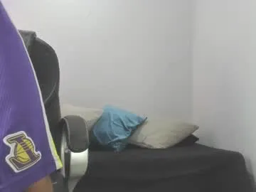 sweetyoops – webcam model profile photo Image 9