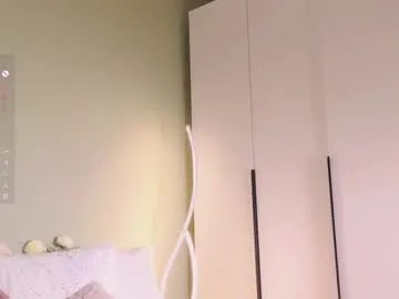 misskiarra – webcam model profile photo Image 4