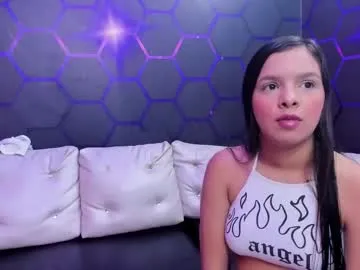 EvelynMills – webcam model profile photo Image 5