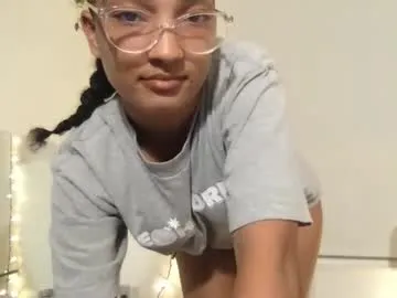 katarasimon – webcam model profile photo Image 6