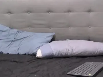 vivy_ – webcam model profile photo Image 2