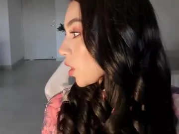 sweetyoops – webcam model profile photo Image 9