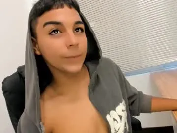 sweetyoops – webcam model profile photo Image 14