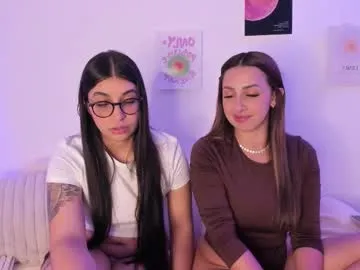 little_poetry – webcam model profile photo Image 9