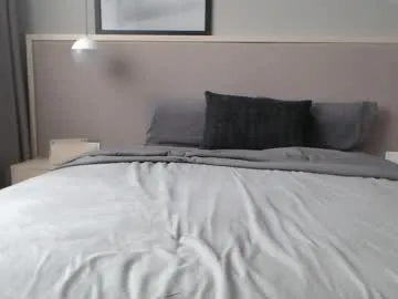 emily_____ – webcam model profile photo Image 2