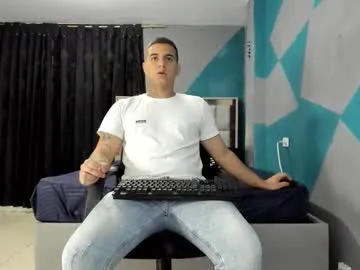 sweetyoops – webcam model profile photo Image 3